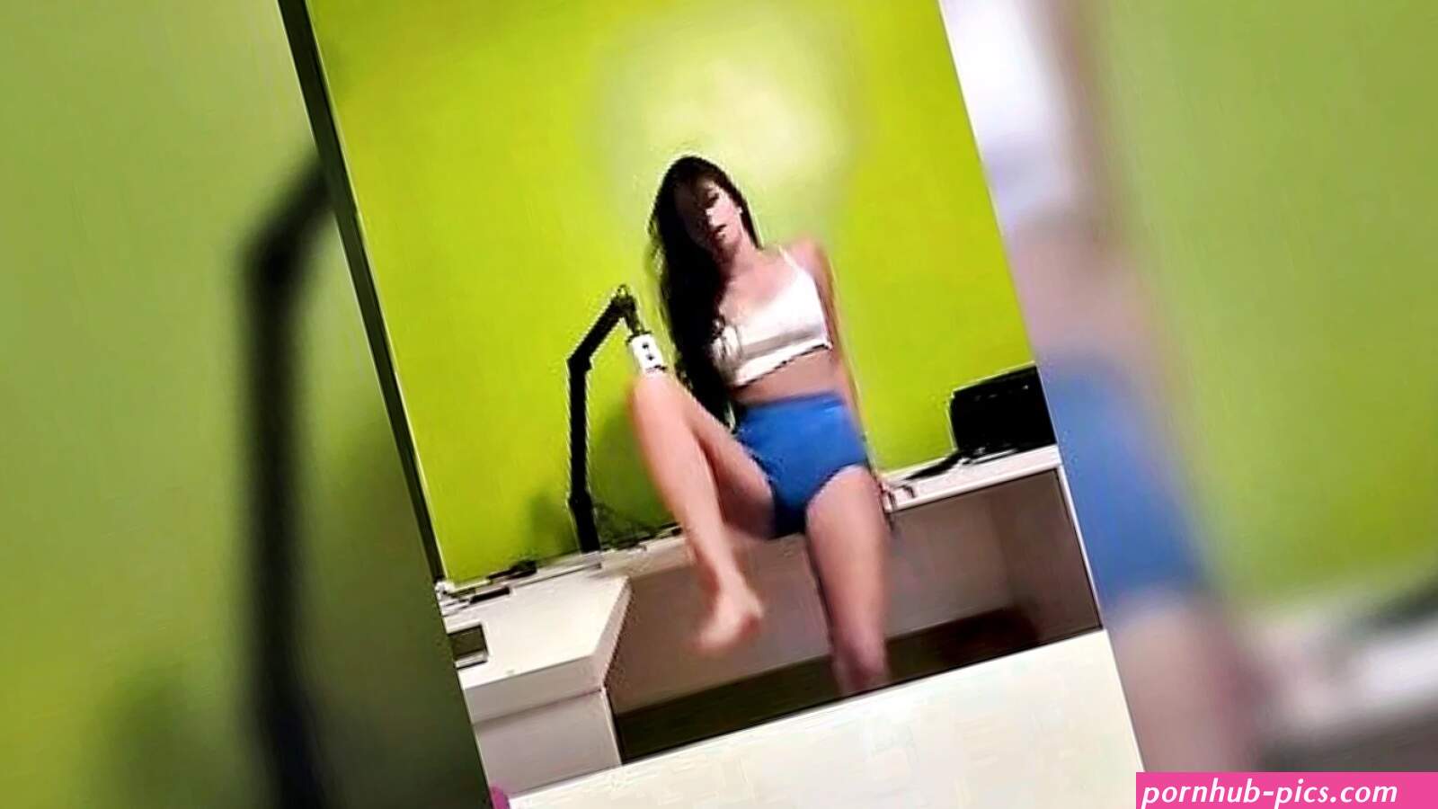 New Camilla Araujo Teases In White Top XXX
