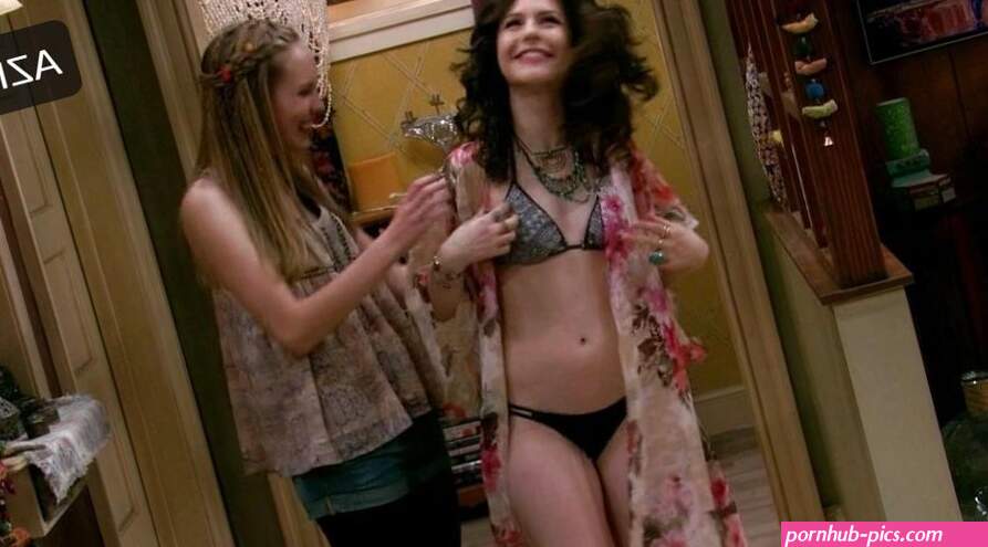 ERIN SANDERS Nude