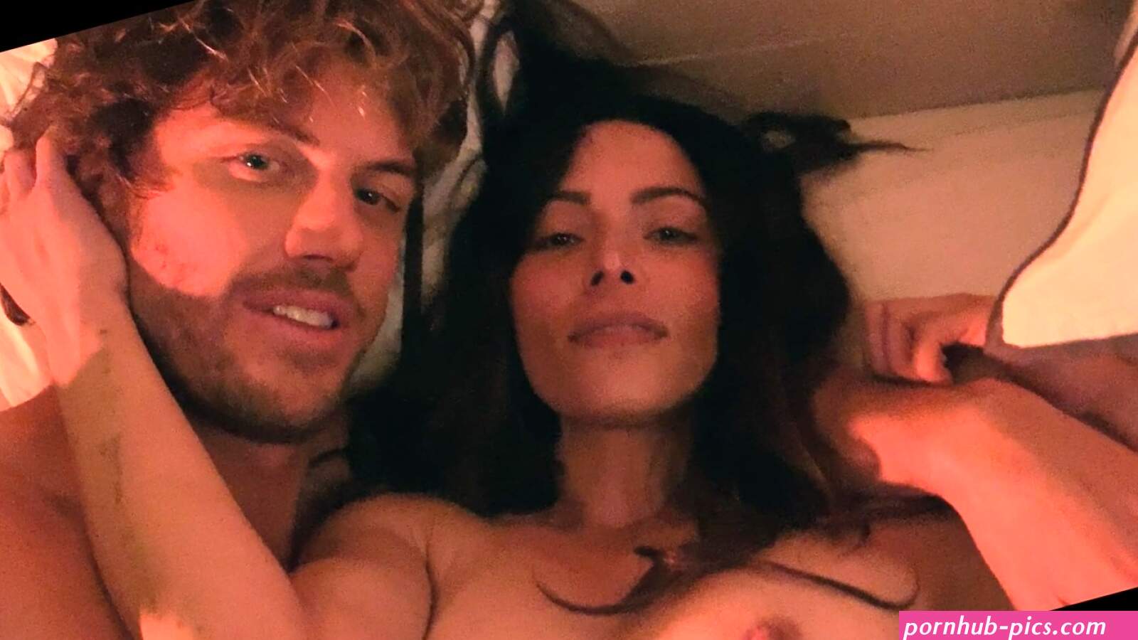 Sarah Shahi nude naked