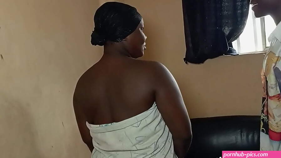 I went to visit my friend he wasnt around I met his babe at home and I was tempted to fuck her