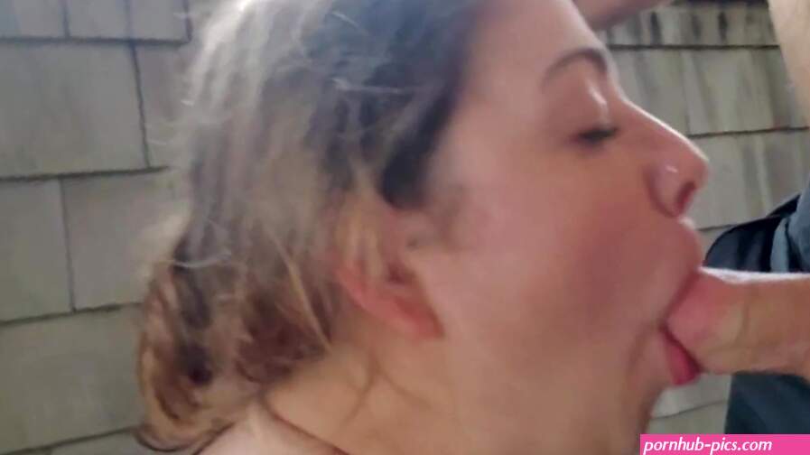Quick Outside Blowjob