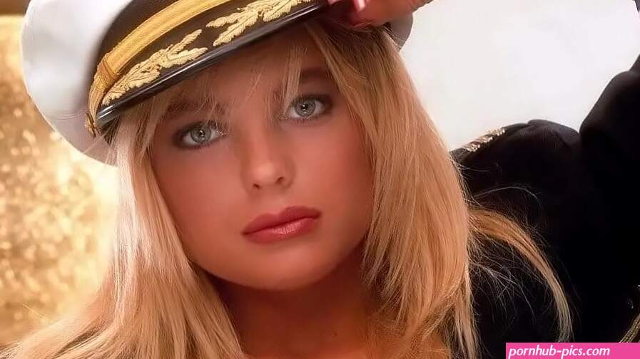 Erika Eleniak