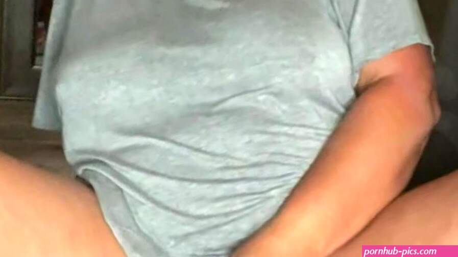 Hot MILF squirting vids