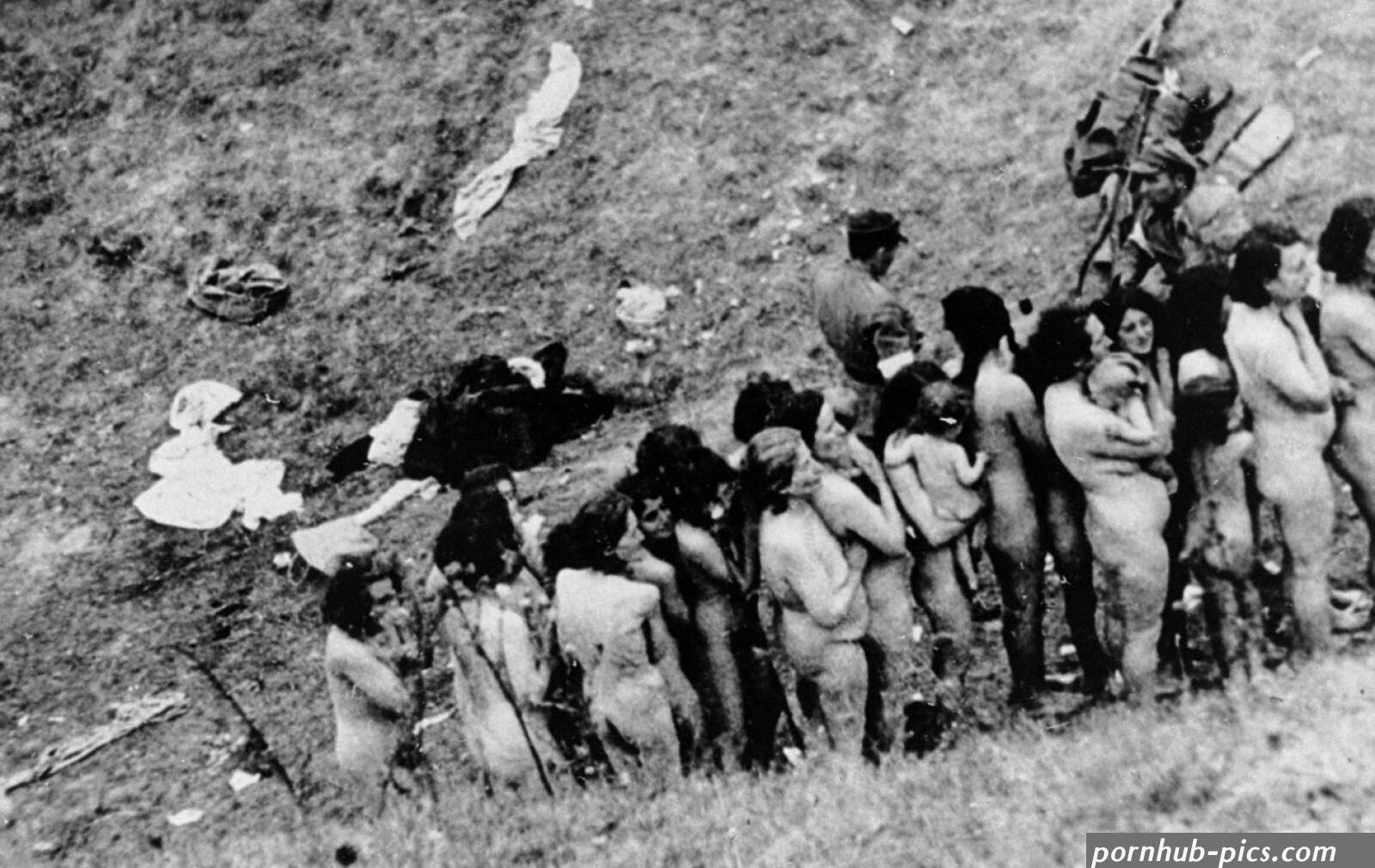 Naked Jewish women from the Mizocz ghetto wait in a line before their execution by the German Order Police with the assistance of Ukrainian auxiliaries 1942 1800 1137 : rHistoryPorn