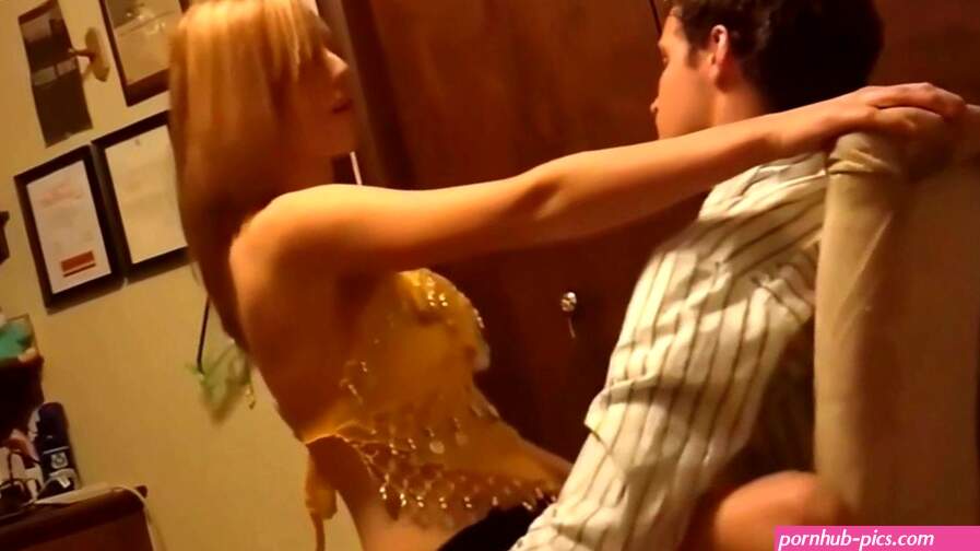 College chick gives a lap dance: Amateur Babe Blonde Porn