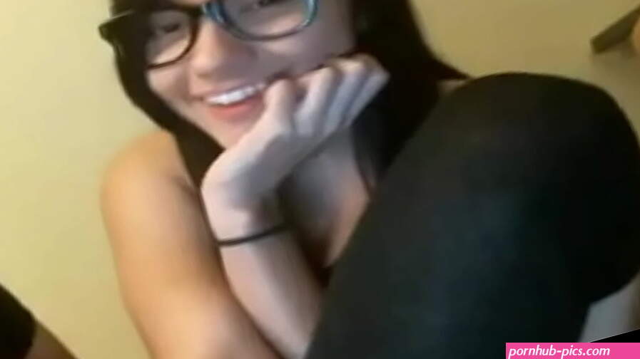 girl showing pussy for money on webcam show