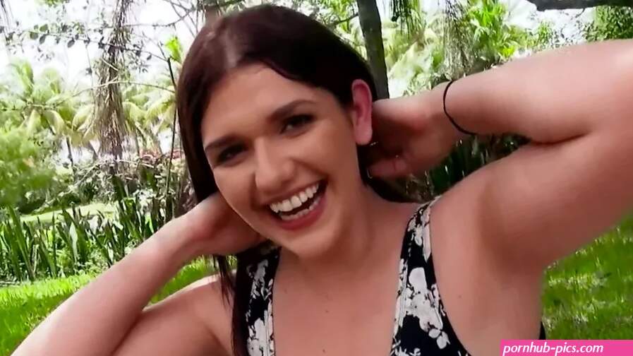 Vicious girl takes money from pickup artist and gives him pussy