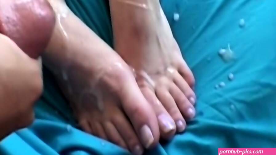 Sperm Load On Her Sexy Feet