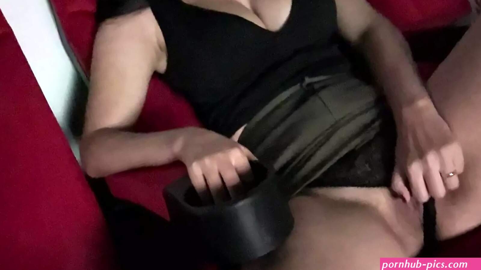 Bruna Sexy Succhia Cazzo E Scopa Al Primo Appuntamento Al Cinema Porn Videos