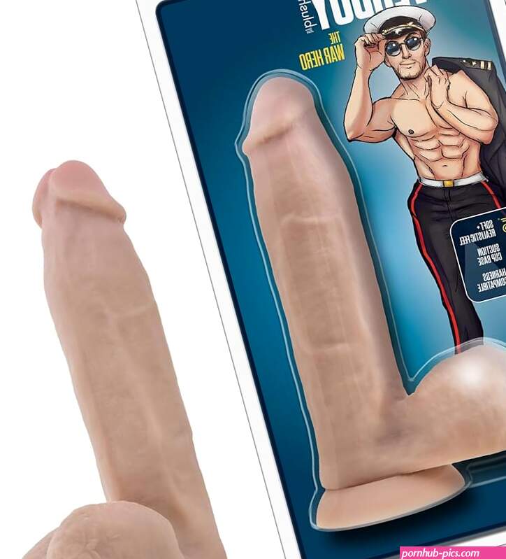 : Blush Coverboy The War Hero Realistic 8 Dildo wBalls