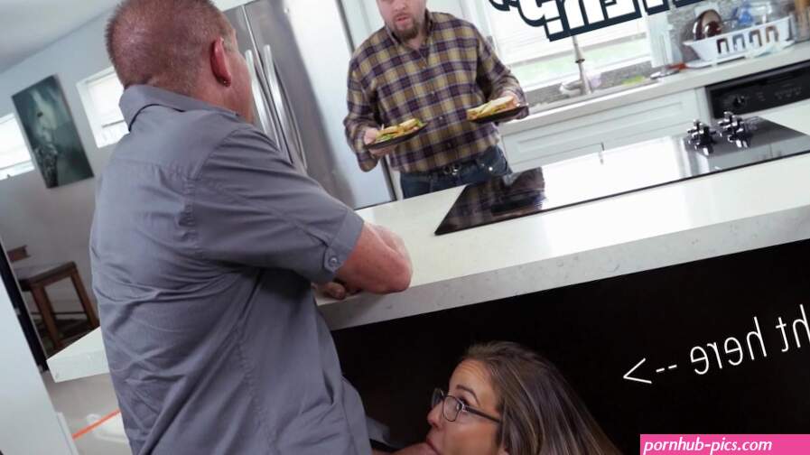 Precioso joven Layla London escabulliéndose con su amigo