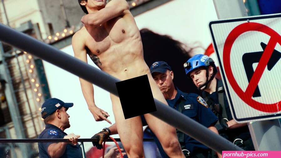 Naked emotionally disturbed man stands off with NYPD atop TKTS booth in Times Square falls to ground