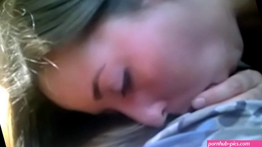 Girlfriend paying for the ride with a blowjob
