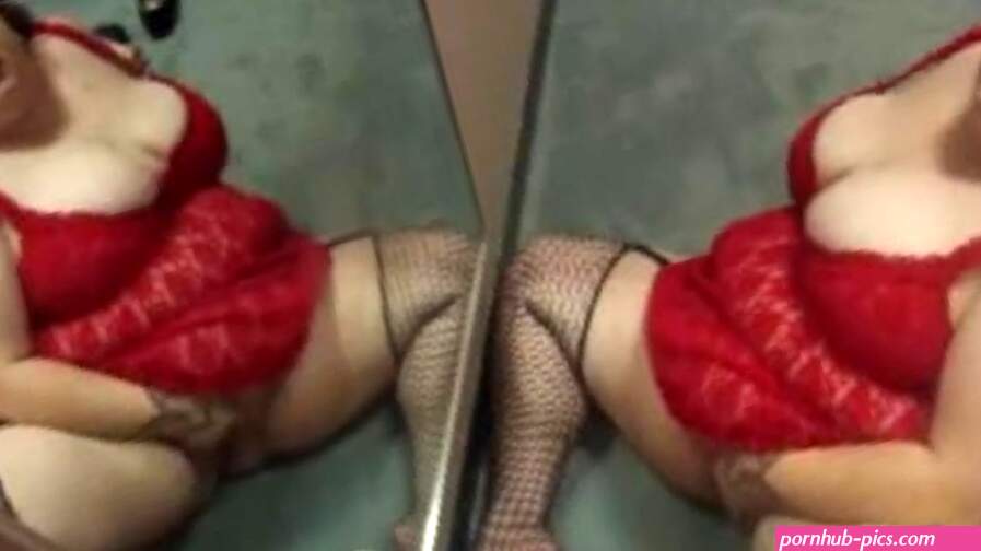 BBW Public Dressing Room Masturbation