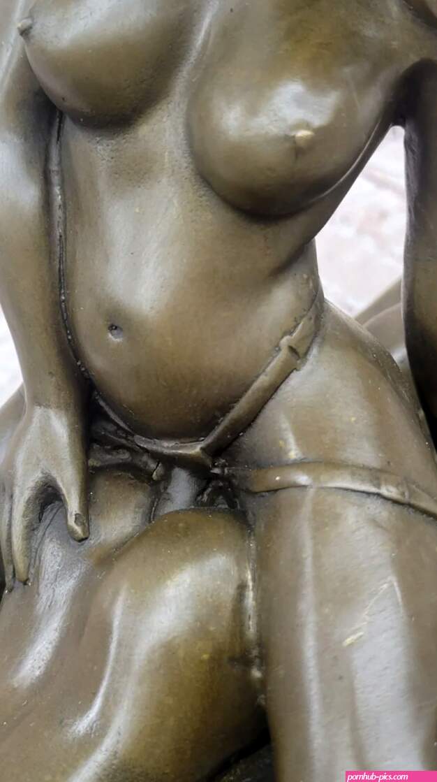 Erotic Sexy Nude Hand Made Lady Girl.. Bronze Women Sculpture Statue