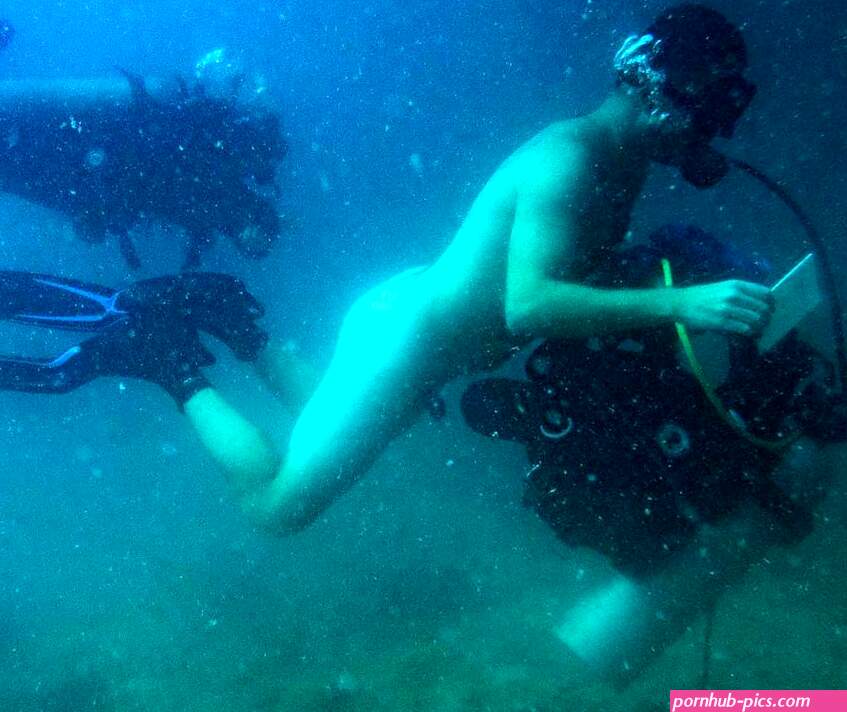 Naked Diving