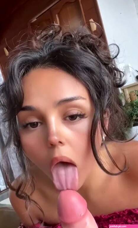 Babyfacedhoe Kira Kattan Onlyfans 13-05-2025 sucking and licks cock