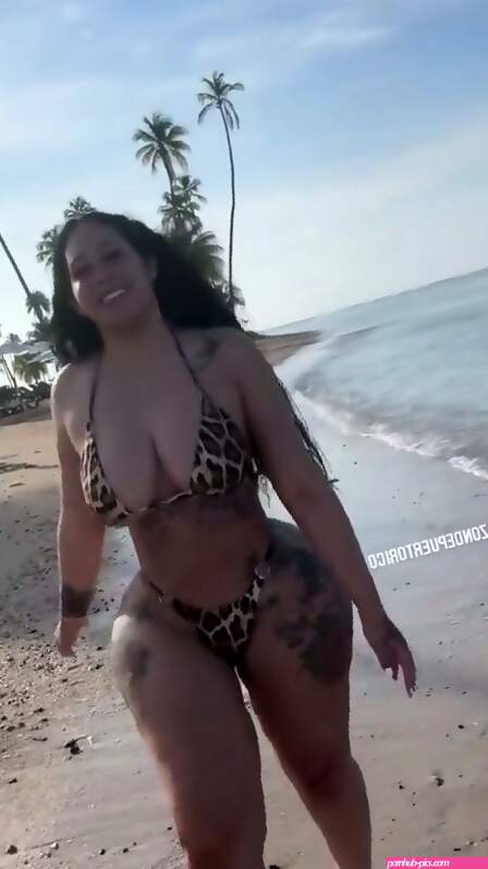 BIG BOOTY LATINA MILF 3