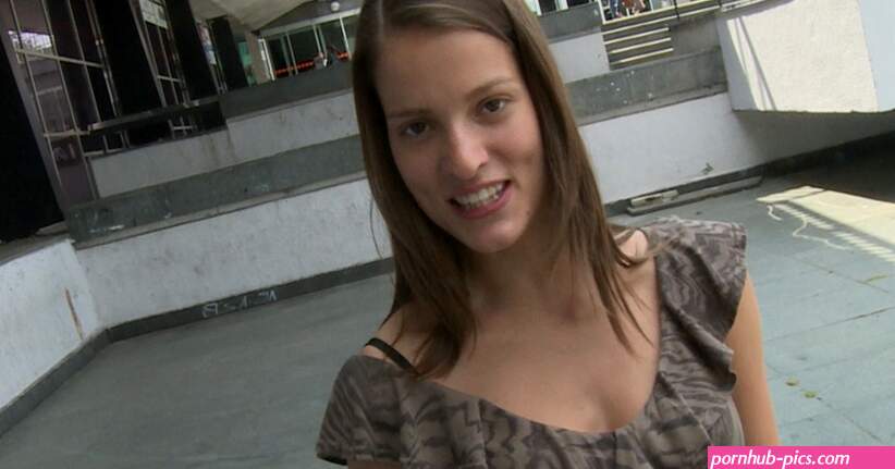 Czech Experiment 9: Beauties eat each other out in public