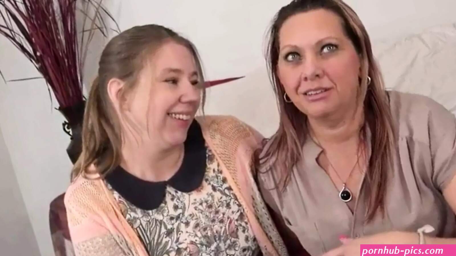 Zia Indietro Porn Videos: UHD 4K 2160p XXX 2026