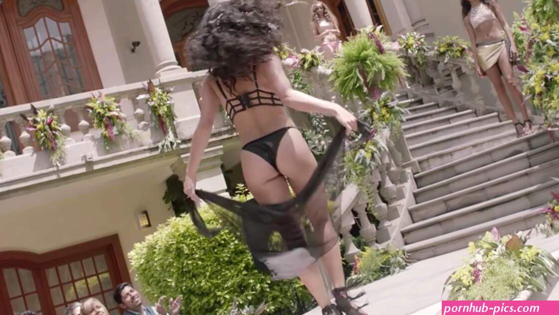 Naked Barbara de Regil in Rosario Tijeras ANCENSORED