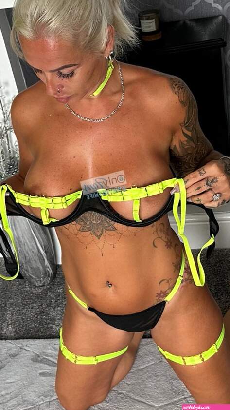 brithotwife photos and videos from OnlyFans