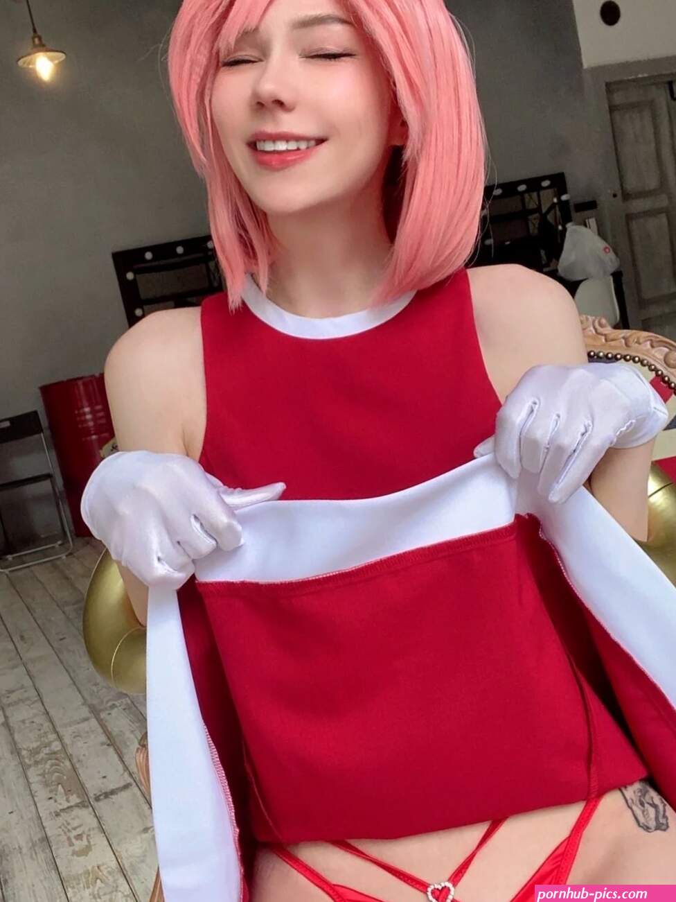 Model Kaya Nilson coconutkayanilson in cosplay Amy Rose from Sonic The Hedgehog