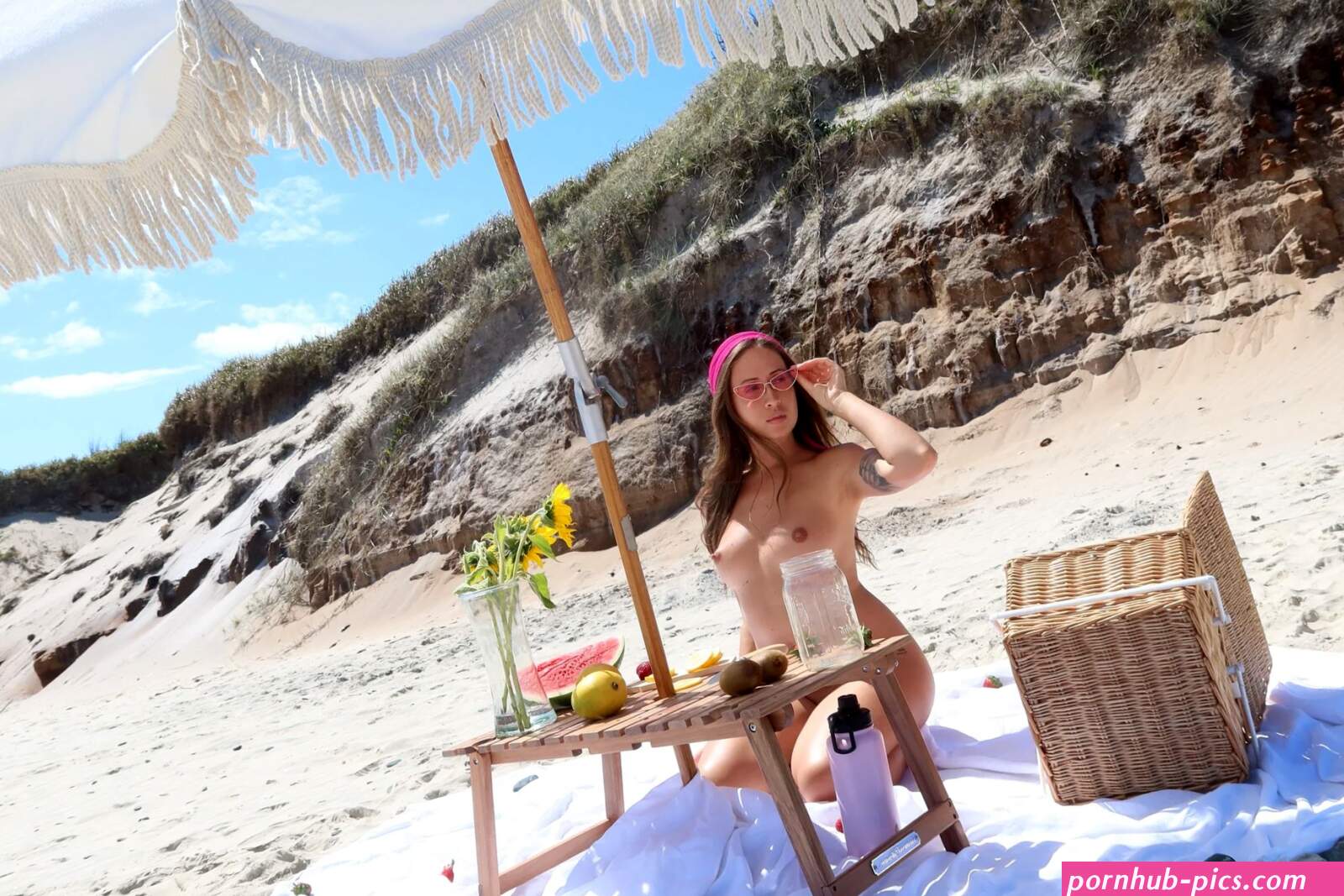 the nude blogger.