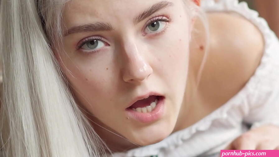 Eva gets creampied while in a zo0m meeting