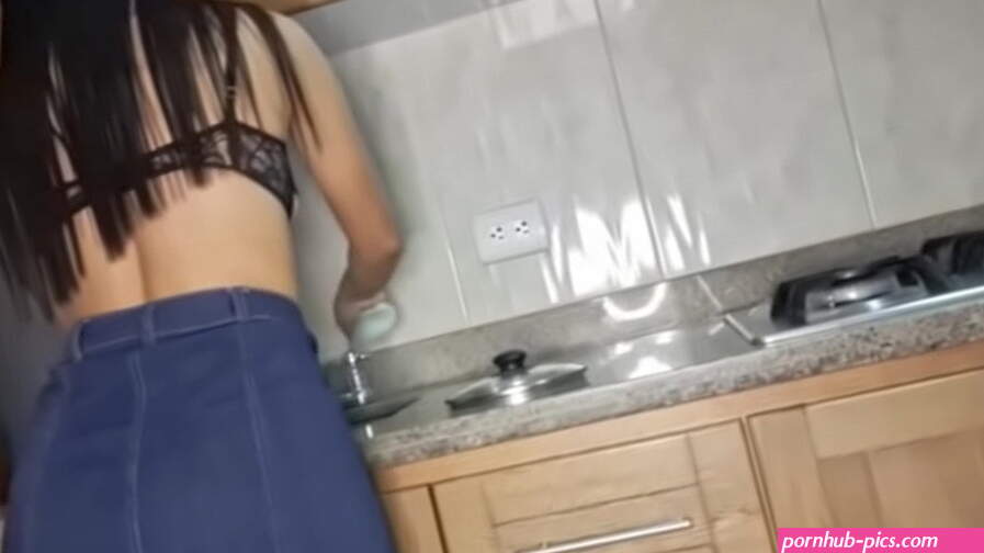 While cleaning the kitchen I got horny and ended up masturbating