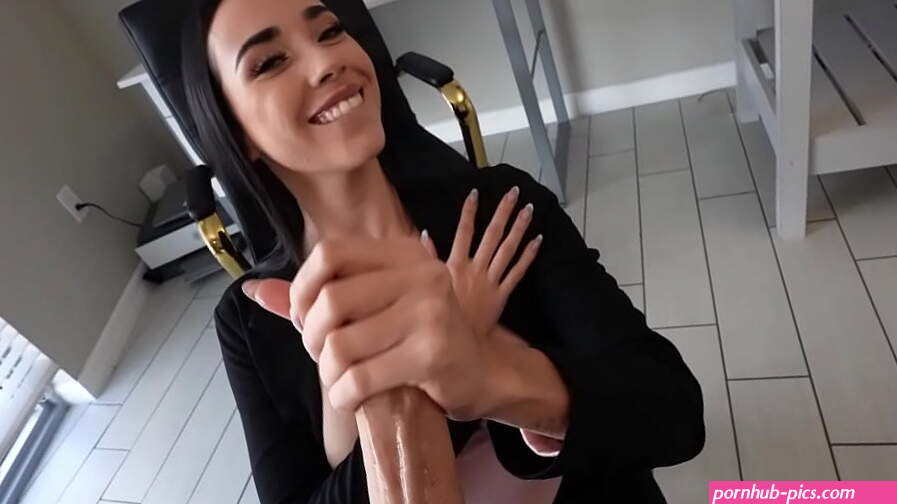 PropertySex Latina Real Estate Agent Poaching Her Bosss Client by Fucking Him