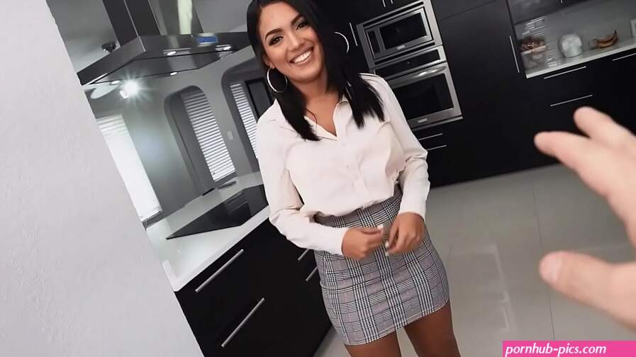 PropertySex Attractive Latina Real Estate Agent Asks Her Handyman to Lay The On The Kitchen Floor