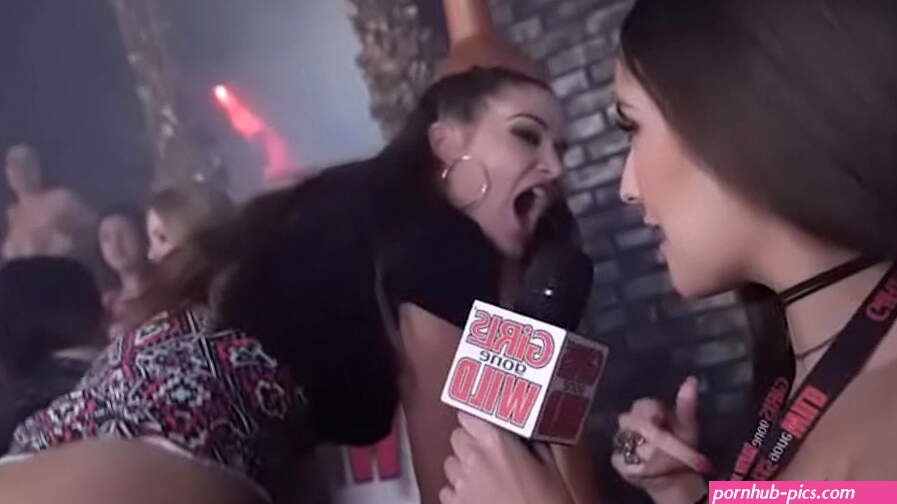 Kendra squirta al club