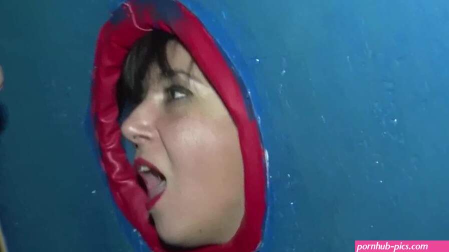 Mia moglie al club prive! Glory Hole DP e deglutizione!