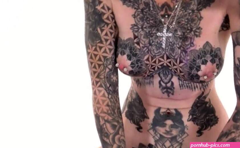 Tattooed blonde masturbates with toy 2026 Hardcore Sex Online