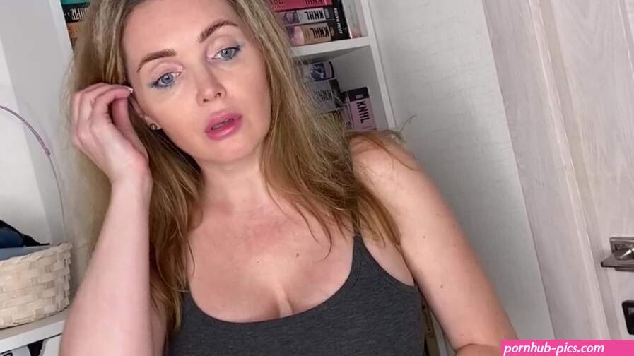 Fucked a friends mom. It was her first anal