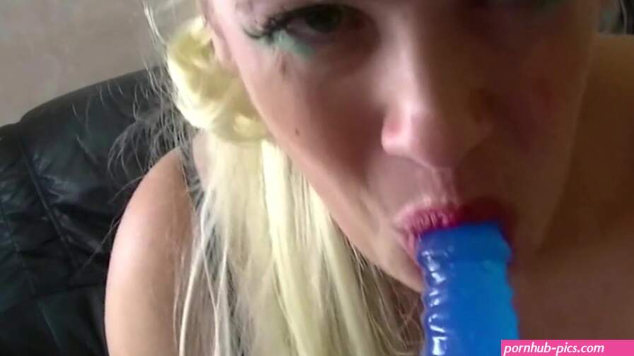 Solo Masturbation with Dirty Talk and Pissing