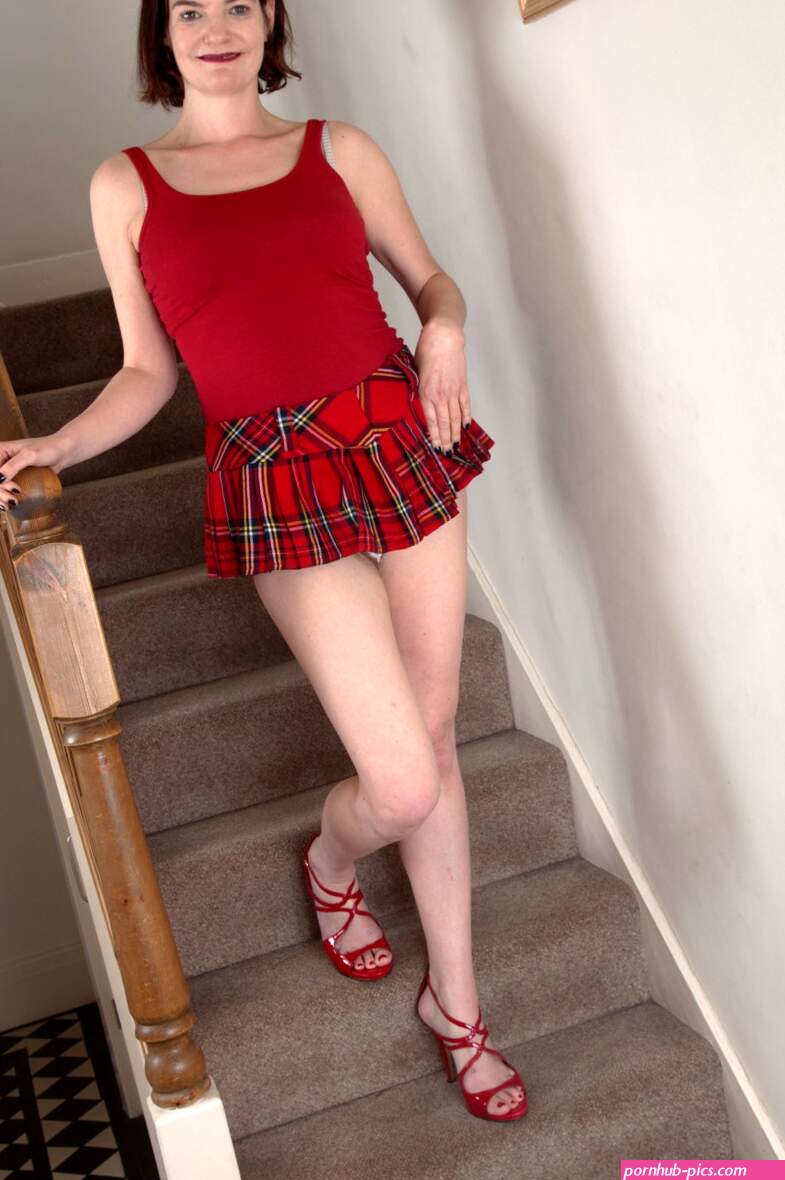 Seductive Teen Clara Nude for ATK Hairy