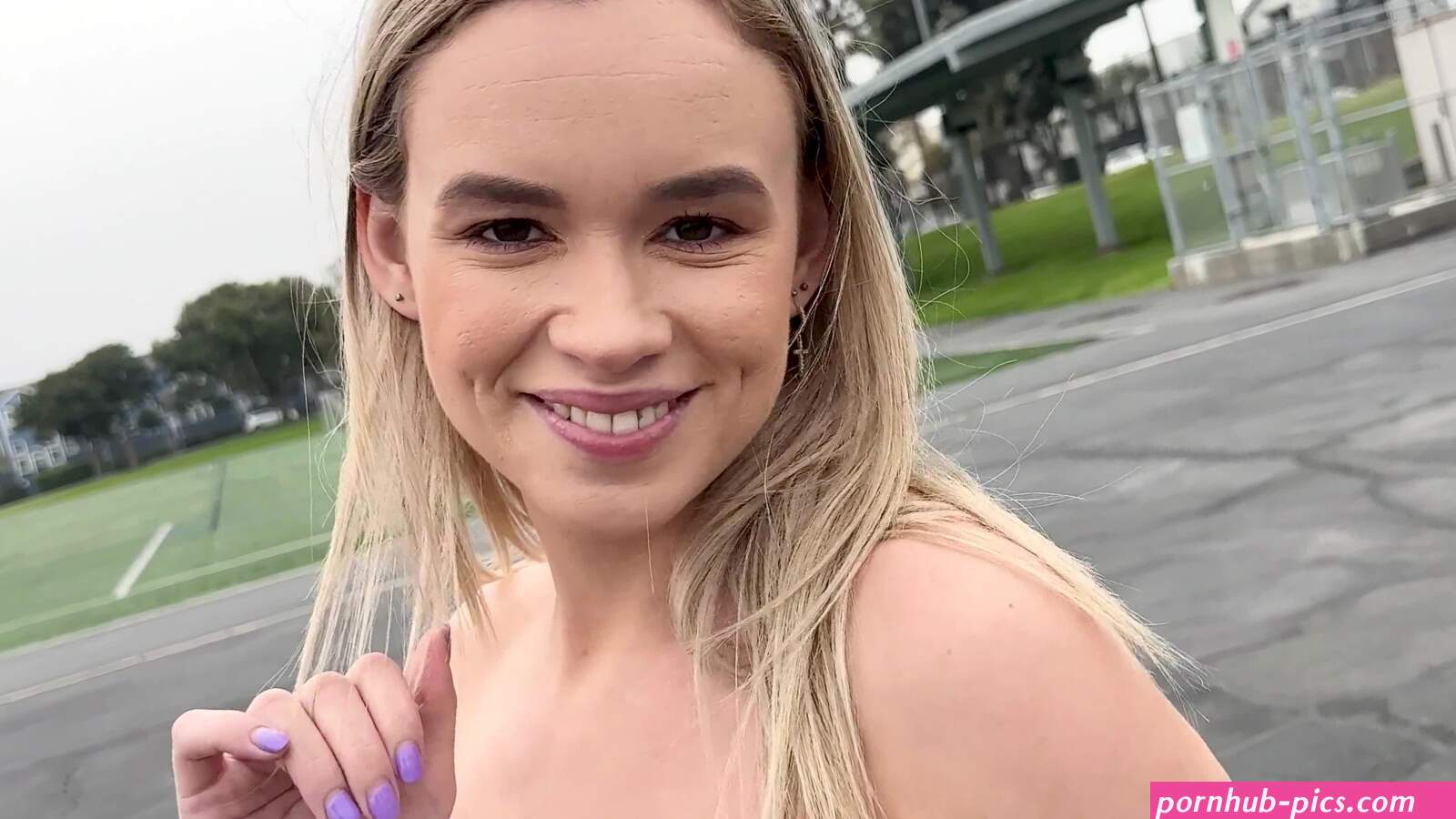 Khloe Kingsley Fucks In Public And Fingers In A Coffee Shop