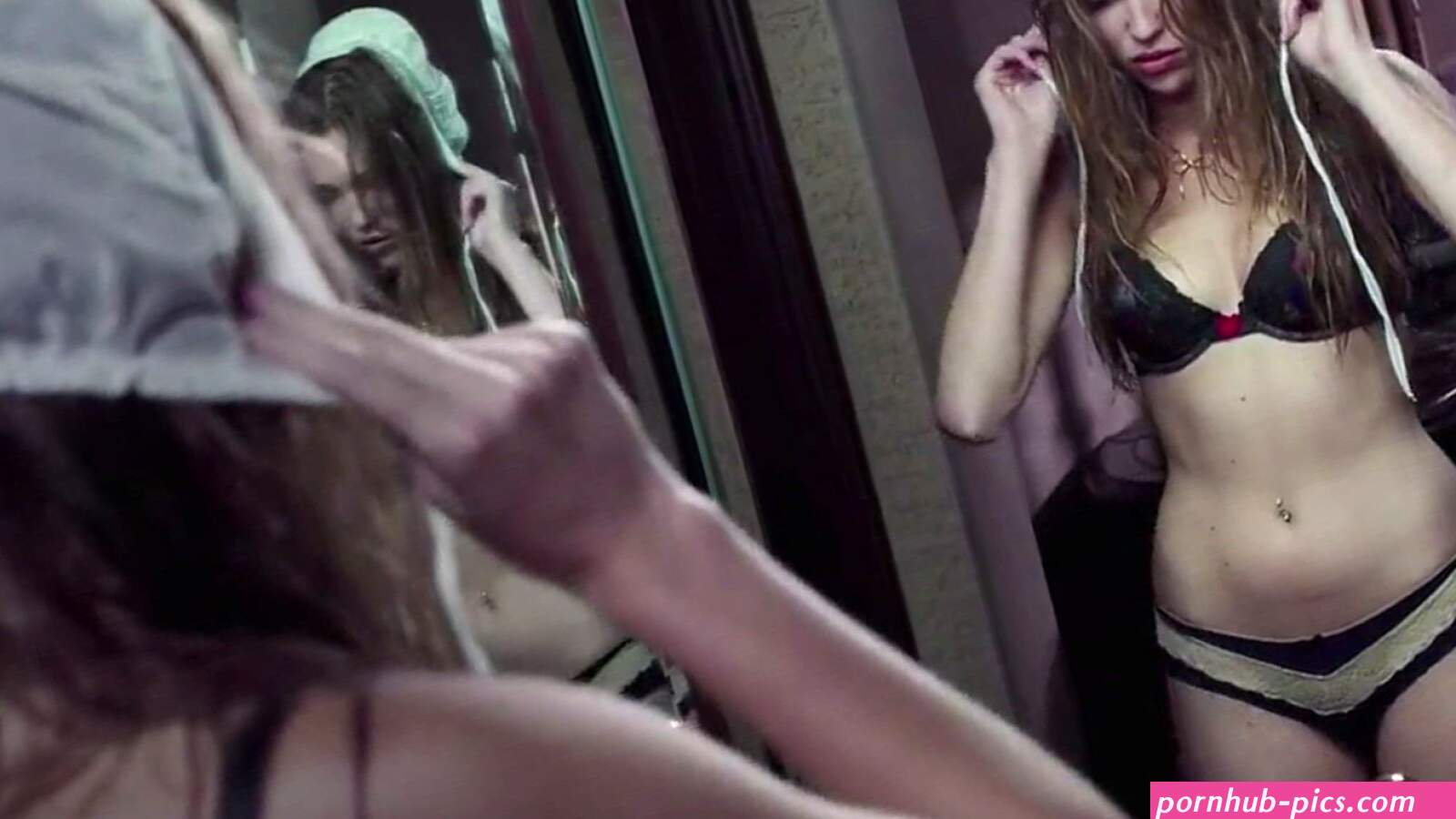 Bangs Nude Shower XXX GIF By Thestarboy6460 livecamgirls.io