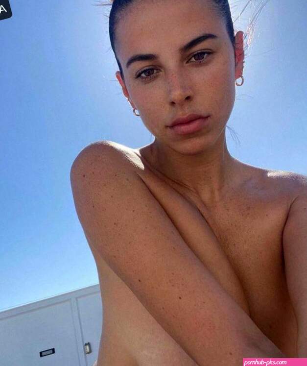 VICTORIA VILLARROEL GAMERO Nude