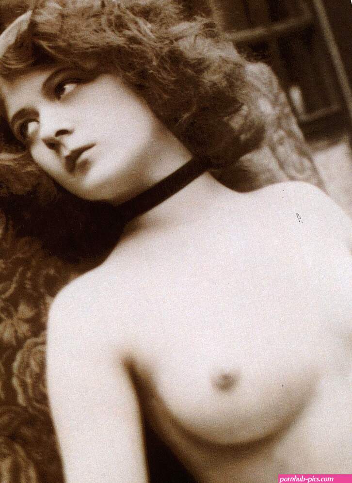 :Vintage nude bust photograph of a young denuded lady.jpg