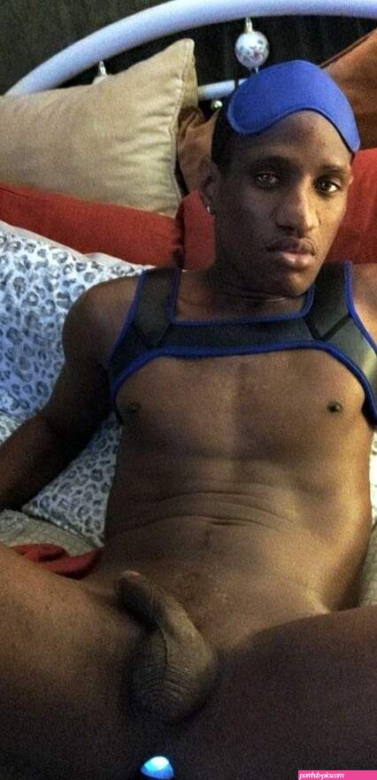 Black Twink Selfies: 11 Nude Pics
