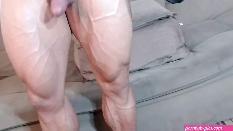 Nude BodyBuilder Showing His Thighs And Feet
