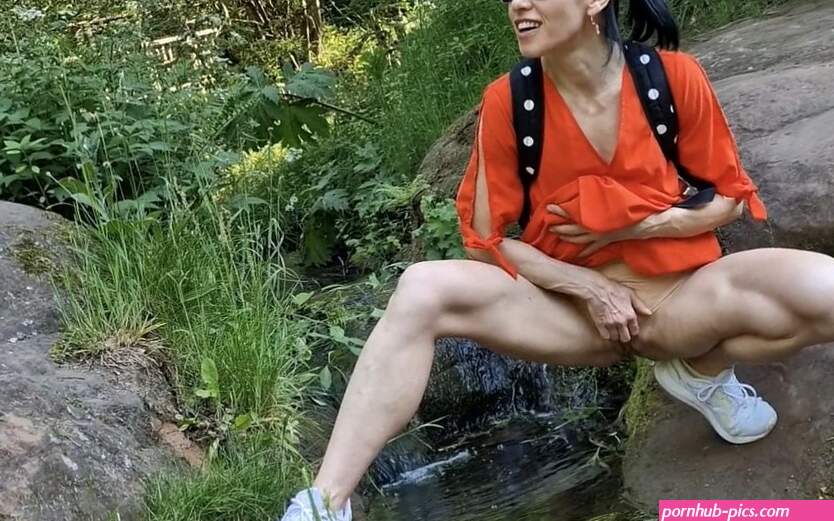Free Peeing Outside Porn Videos 3