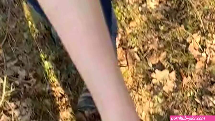 Teen Caught Peeing Outdoors turned into Risky Public BJ and Sex