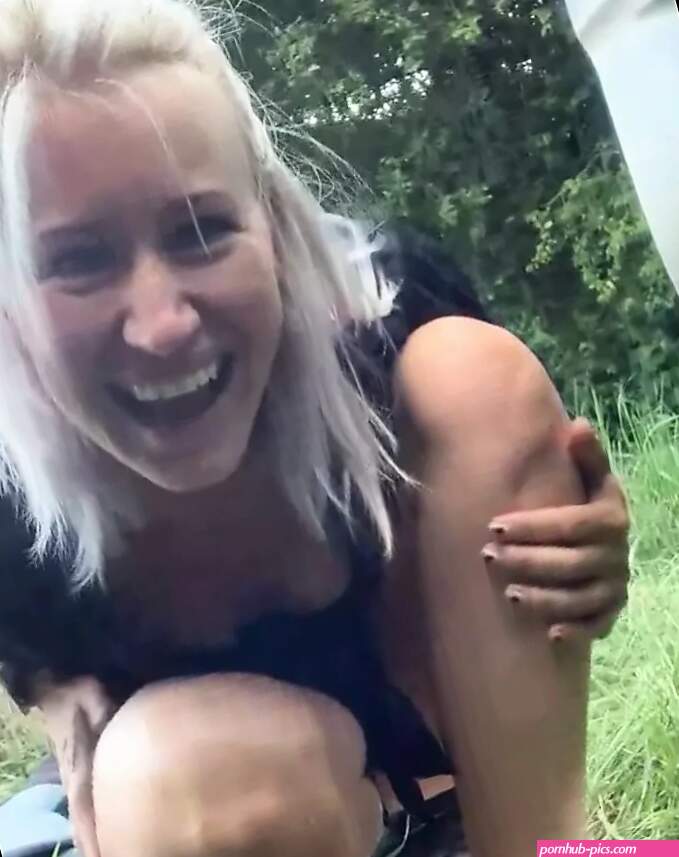 Peeing Outside Porn Videos