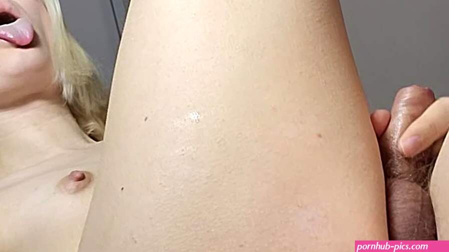 trans babe fingers and fucks her ass until she cums