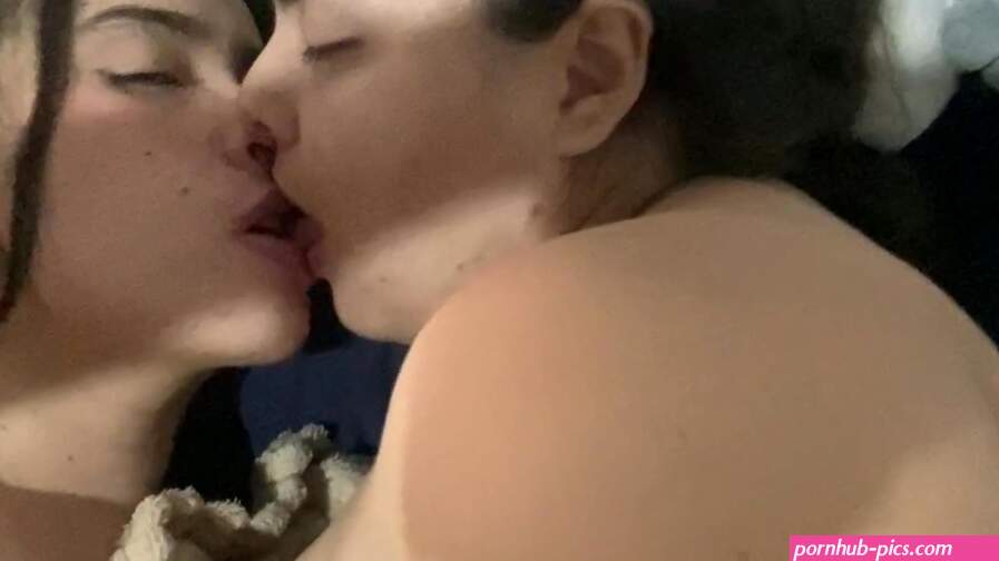 Good Night Lesbian Kisses