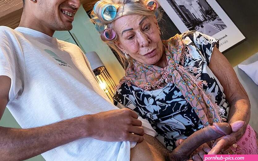 Pareja Joven Y Una Abuela Porn Videos: Full HD 1080p XXX 2026